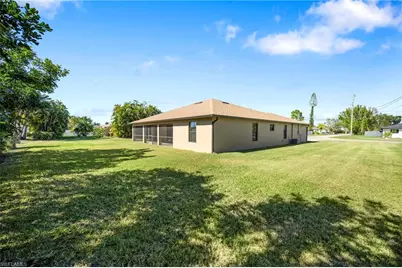 1132 SE 19th St, Cape Coral, FL 33990 - Photo 5