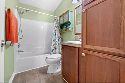 125 NE 11th Pl, Cape Coral, FL 33909 - Photo 17