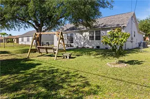 125 NE 11th Pl, Cape Coral, FL 33909 - Photo 21