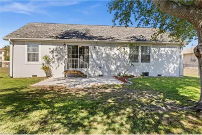 125 NE 11th Pl, Cape Coral, FL 33909 - Photo 23