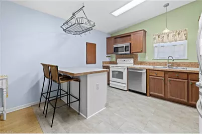 125 NE 11th Pl, Cape Coral, FL 33909 - Photo 9