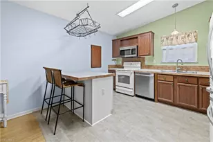 125 NE 11th Pl, Cape Coral, FL 33909 - Photo 9