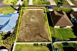 1910 SW 39th Terrace, Cape Coral, FL 33914 - Photo 3