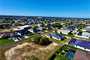 1727 SW 39th St, Cape Coral, FL 33914 - Photo 9