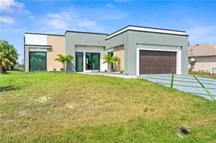 2027 NE 18th St, Cape Coral, FL 33909 - Photo 3