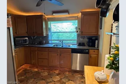 2579 2nd St, Fort Myers, FL 33901 - Photo 9