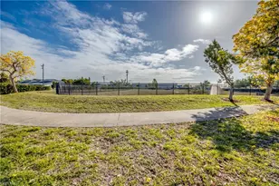 844 SW 39th Terrace, Cape Coral, FL 33914 - Photo 23