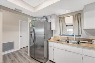 12498 Riverside Dr, Fort Myers, FL 33919 - Photo 9