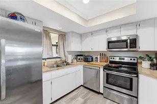 12498 Riverside Dr, Fort Myers, FL 33919 - Photo 7