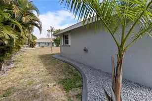 1329 Oaklawn Ct, Fort Myers, FL 33919 - Photo 23