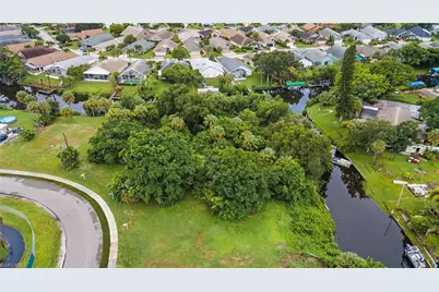 947 Iris Dr, North Fort Myers, FL 33903 - Photo 9