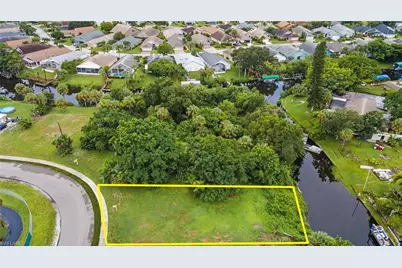 947 Iris Dr, North Fort Myers, FL 33903 - Photo 1