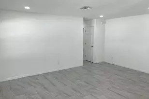 11460 Summerwinds Ct, Fort Myers, FL 33908 - Photo 5