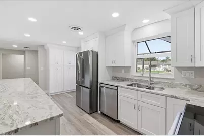 5051 Fairfield Dr, Fort Myers, FL 33919 - Photo 11