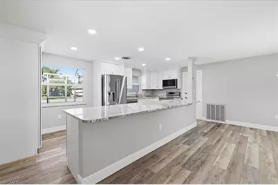 5051 Fairfield Dr, Fort Myers, FL 33919 - Photo 7