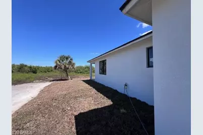 617 Chestnut St E, Lehigh Acres, FL 33974 - Photo 9