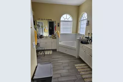 1324 SE 5th Pl, Cape Coral, FL 33990 - Photo 15