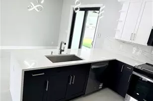 923 NE 17th Terrace, Cape Coral, FL 33909 - Photo 9