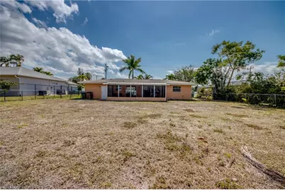 4156 Country Club Blvd SE, Cape Coral, FL 33904 - Photo 23