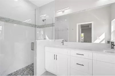 725 Lamar St E, Lehigh Acres, FL 33974 - Photo 9