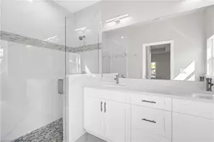 725 Lamar St E, Lehigh Acres, FL 33974 - Photo 9