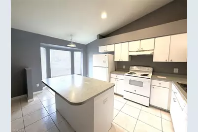 1127 Diplomat Pkwy E, Cape Coral, FL 33909 - Photo 5