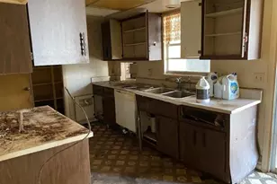 657 Coral Dr, Cape Coral, FL 33904 - Photo 7