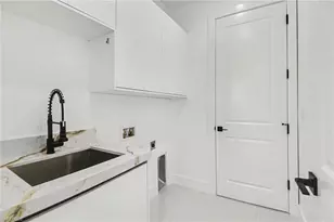 1030 NE Juanita Pl, Cape Coral, FL 33909 - Photo 13