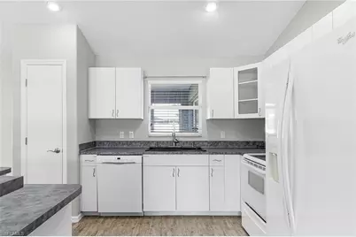 423 SE 23rd St, Cape Coral, FL 33990 - Photo 7