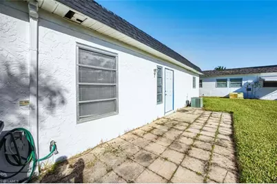 42 Temple Ct, Lehigh Acres, FL 33936 - Photo 23