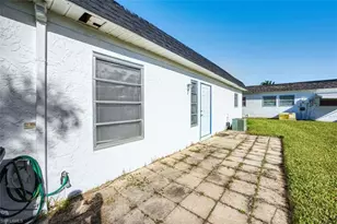 42 Temple Ct, Lehigh Acres, FL 33936 - Photo 23