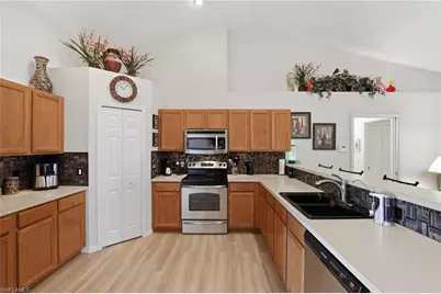 1725 NE 21st St, Cape Coral, FL 33909 - Photo 7