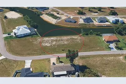 542 NE 5th Ct, Cape Coral, FL 33909 - Photo 3