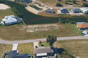 542 NE 5th Ct, Cape Coral, FL 33909 - Photo 3