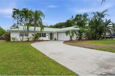 8948 Crest Ln, Fort Myers, FL 33907 - Photo 1