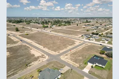 16 Diplomat Pkwy E, Cape Coral, FL 33909 - Photo 7