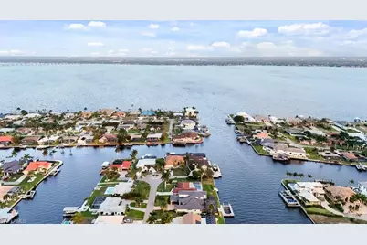 1950 SE 36th St, Cape Coral, FL 33904 - Photo 9