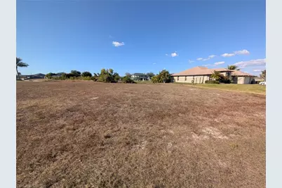 407 NE 5th Ter, Cape Coral, FL 33909 - Photo 7