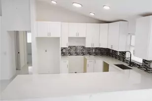 128 SW 34th Pl, Cape Coral, FL 33991 - Photo 5