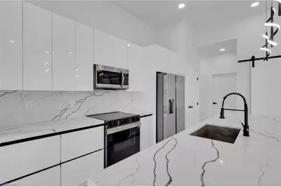 2800 NE 4th Pl, Cape Coral, FL 33909 - Photo 7