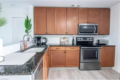 1913 SE 15th Pl, Cape Coral, FL 33990 - Photo 5