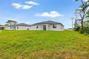 541 Chalet Ave S, Lehigh Acres, FL 33974 - Photo 7