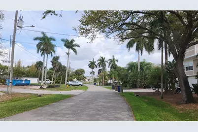 4528 E Riverside Dr, Fort Myers, FL 33905 - Photo 7