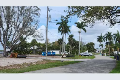 4528 E Riverside Dr, Fort Myers, FL 33905 - Photo 5