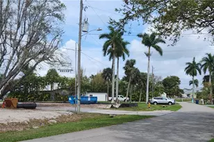 4528 E Riverside Dr, Fort Myers, FL 33905 - Photo 5