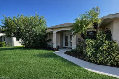 546 SE 4th St, Cape Coral, FL 33990 - Photo 7