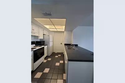 931 SE 23rd Pl, Cape Coral, FL 33990 - Photo 5