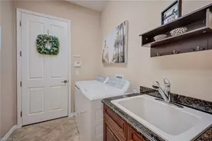 8601 Mercado Ct, Fort Myers, FL 33912 - Photo 23