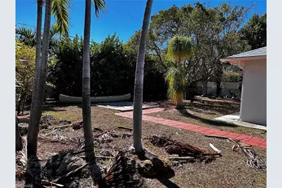 310 SE 29th Ter, Cape Coral, FL 33904 - Photo 17
