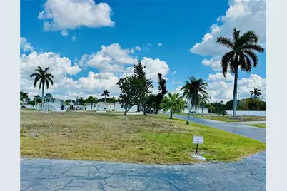 27 Cottonwood Dr, Fort Myers, FL 33908 - Photo 9